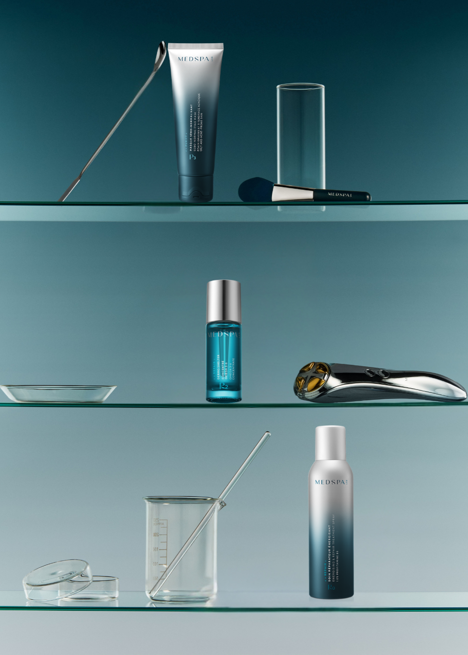 Routine de soins visage MEDSPA LABORATOIRES avec sérum, masque et brume, inspirée de la dermocosmétique et de la recherche scientifique.