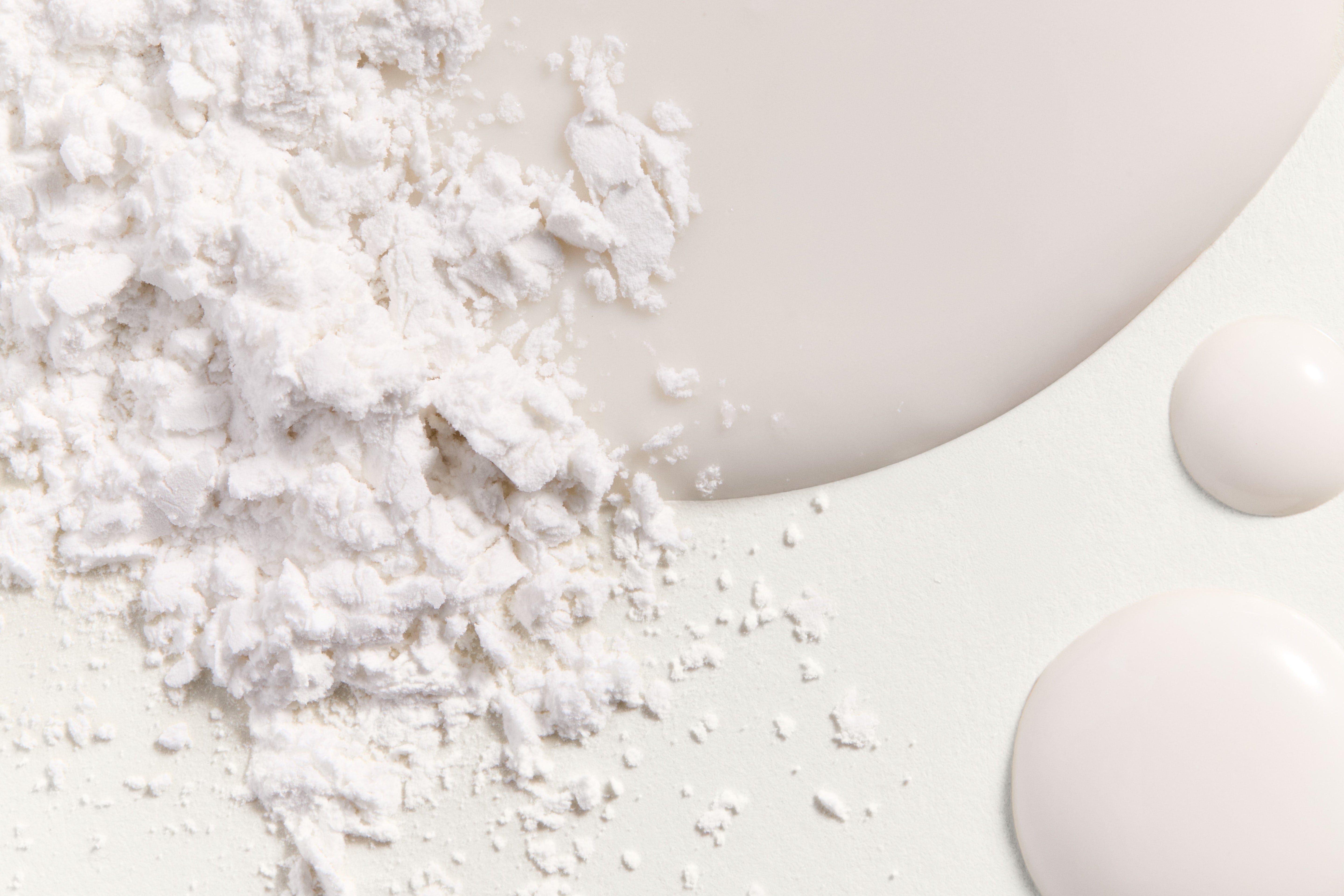 Un trio biomimétique pour hydrater, apaiser et protéger la peau.