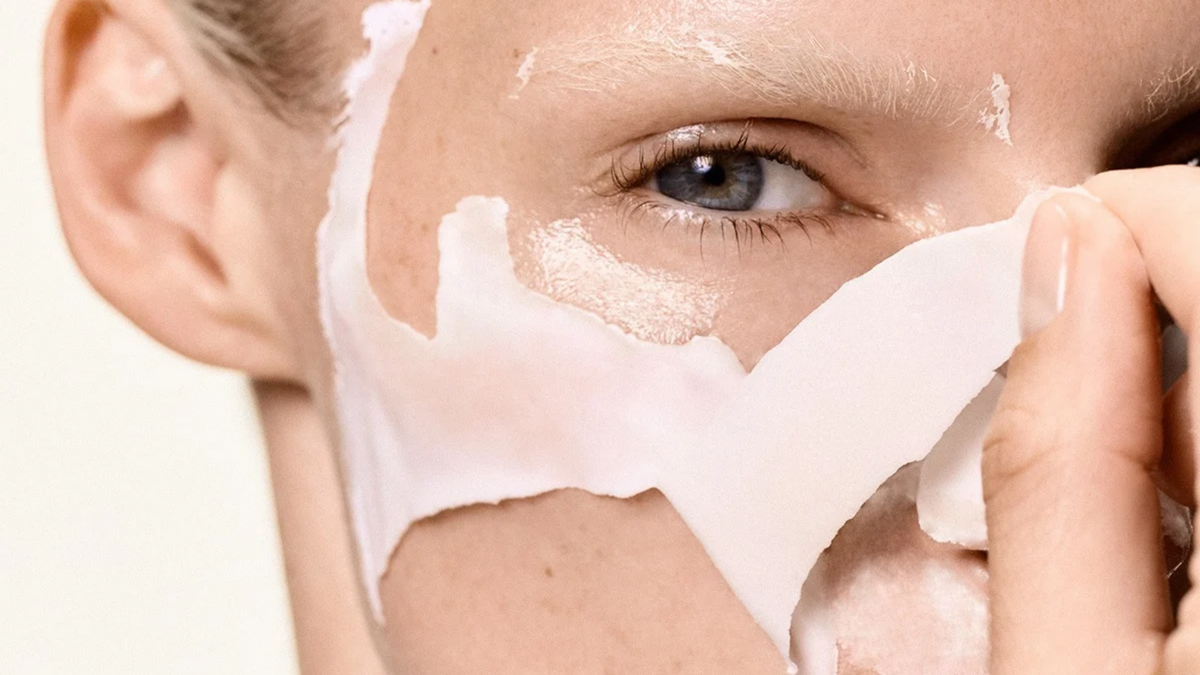 Application R6 Masque Peel-off Apaisant au Chitosan  de Medspa Laboratoires, distingué Meilleur Produit Pharma 2027 et aux Victoires de la Beauté 2025-2026.