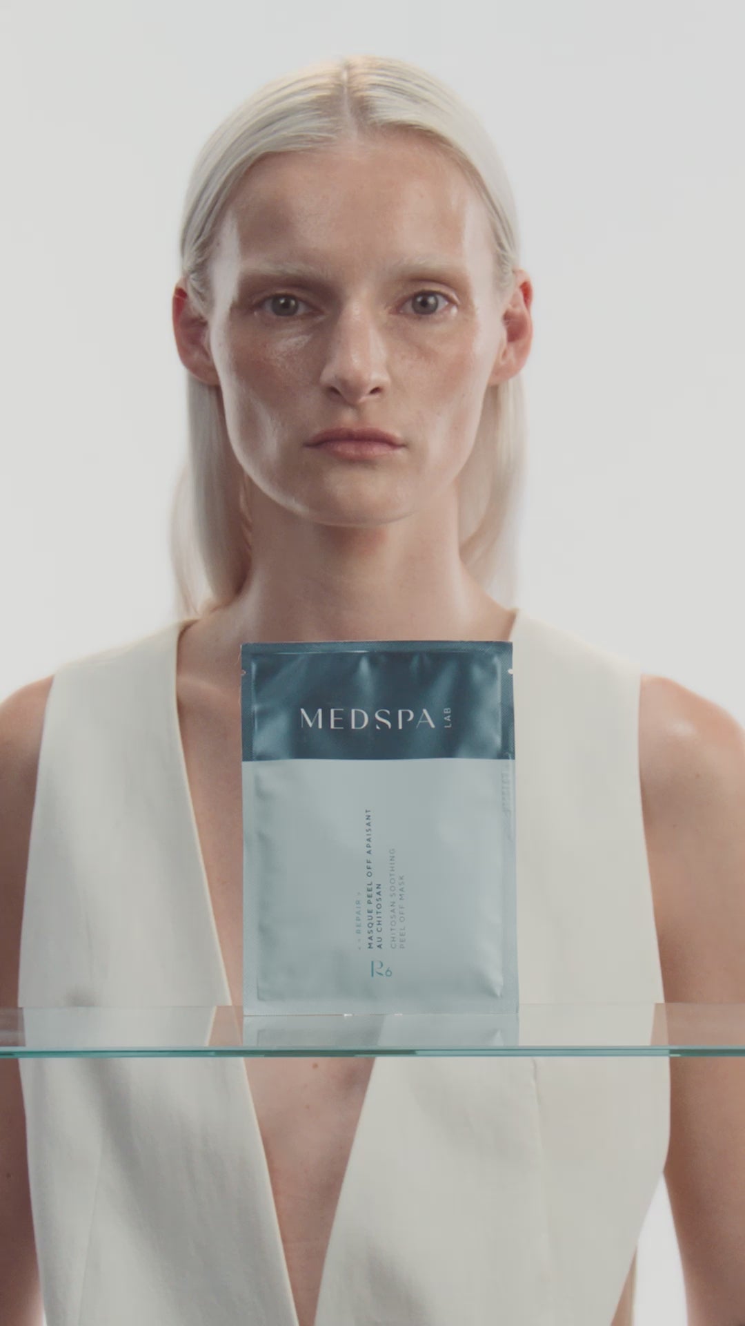 Texture du masque peel-off apaisant au chitosan MEDSPA LABORATOIRES R6, mélange homogène et lisse